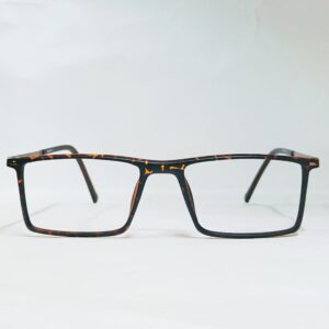 Elegant Rectangular Tortoiseshell Eyeglasses with Refined Metal Temples